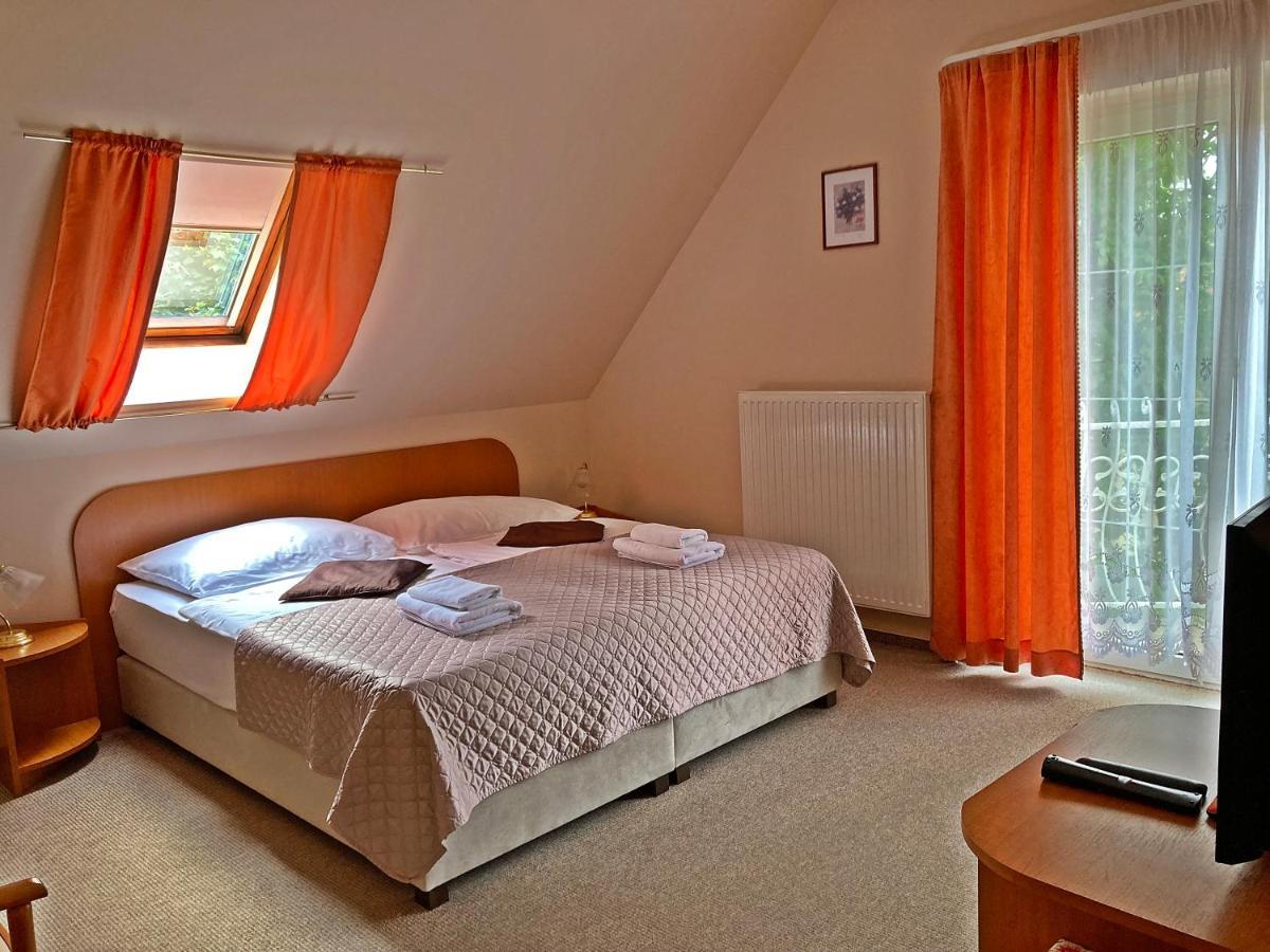 Hotel Penta Lux Tata Eksteriør bilde