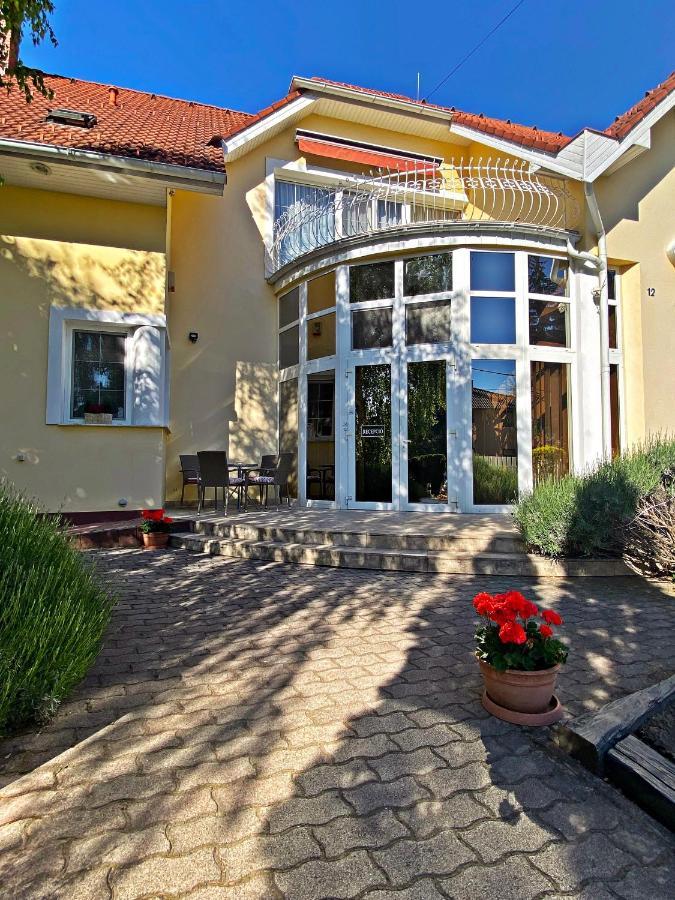 Hotel Penta Lux Tata Eksteriør bilde
