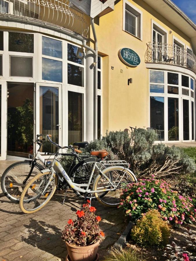 Hotel Penta Lux Tata Eksteriør bilde